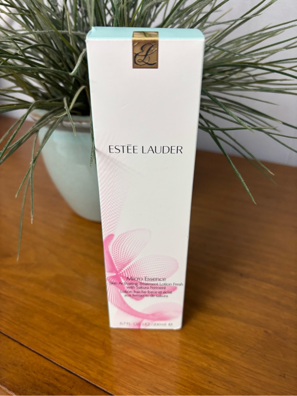 NEW.  Estee Lauder Micro Essence Treatment Lotion Fresh With Sakura Ferment